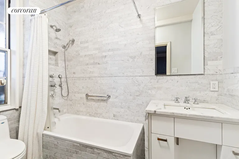 New York City Real Estate | View 173-175 Riverside Drive, 1G | Full Bathroom | View 8