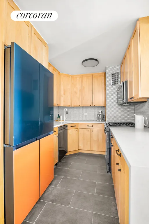 New York City Real Estate | View 333 Pearl Street, 20C | Kitchen | View 6