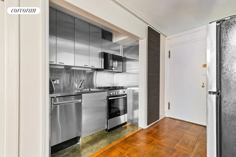 New York City Real Estate | View 25 Central Park West, 6H | Kitchen | View 5