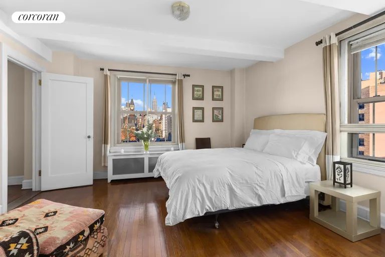 New York City Real Estate | View 136 Waverly Place, 7B | room 3 | View 4