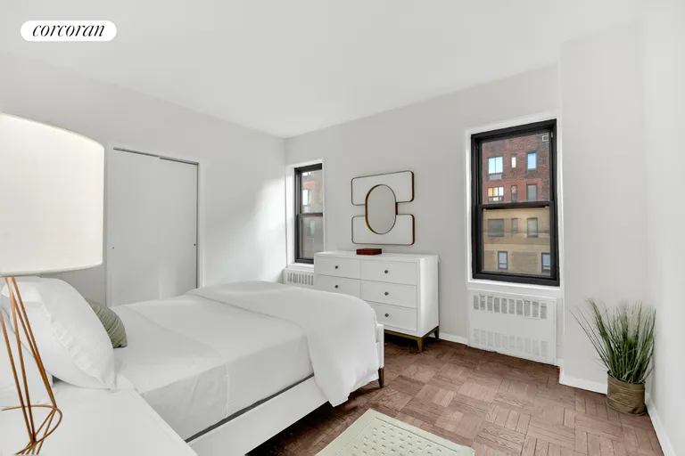 New York City Real Estate | View 55 East End Avenue, 16L | Bedroom | View 5