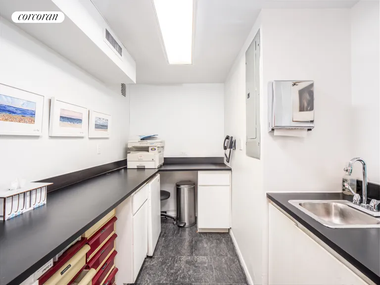 New York City Real Estate | View 251 West 19th Street, 1A | room 3 | View 4
