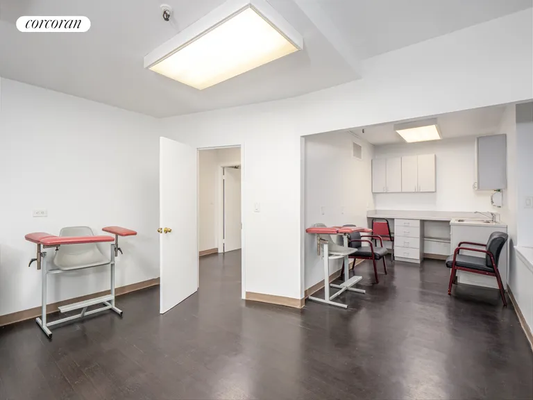 New York City Real Estate | View 251 West 19th Street, 1A | room 11 | View 12