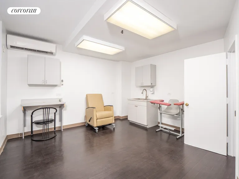 New York City Real Estate | View 251 West 19th Street, 1A | room 12 | View 13