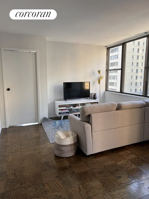 New York City Real Estate | View 301 East 45th Street, 9E | room 3 | View 4