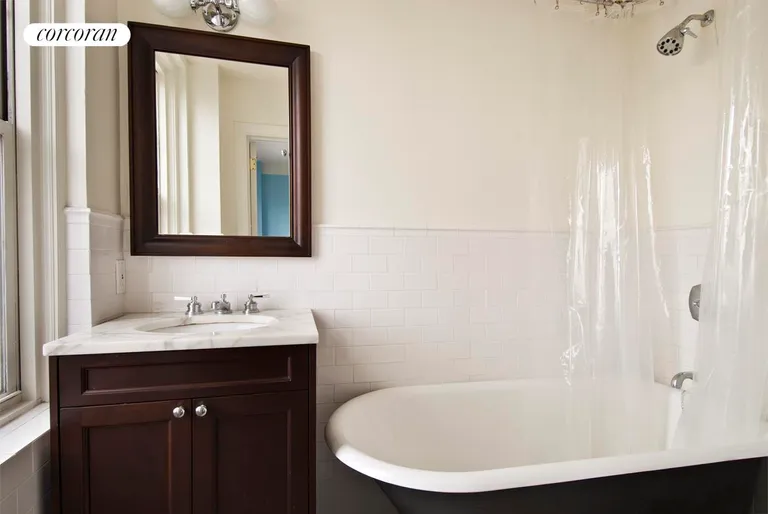 New York City Real Estate | View 45 Christopher Street, 10G | Full Bathroom | View 5