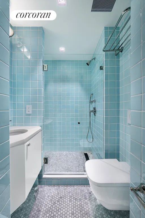 New York City Real Estate | View 169 East 78th Street, 2D | Full Bathroom | View 7