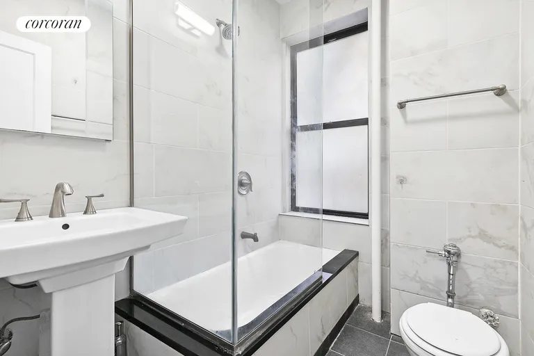 New York City Real Estate | View 860 West 181st Street, 37B | Full Bathroom | View 4