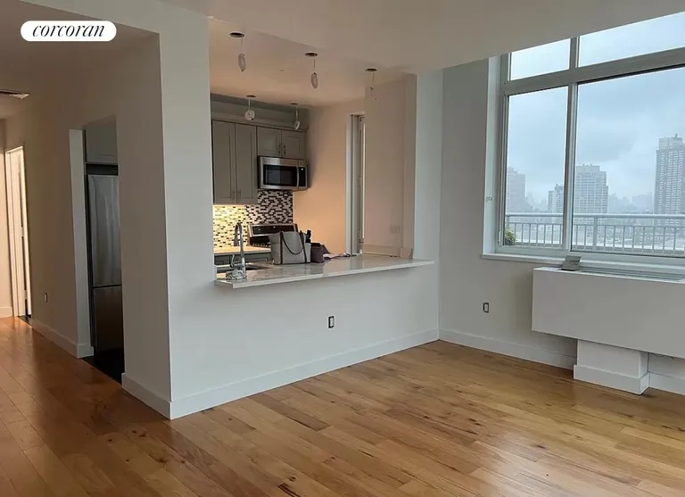 New York City Real Estate | View 33 West End Avenue, 25B | room 4 | View 5