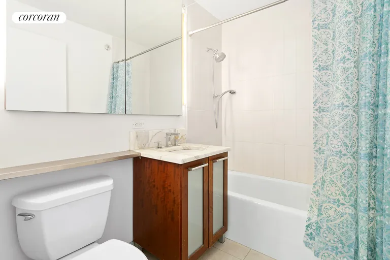 New York City Real Estate | View 121 East 23rd Street, 11D | Full Bathroom | View 6