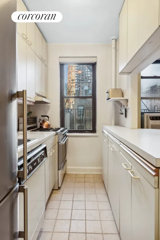 New York City Real Estate | View 349 East 49th Street, 6A | Kitchen | View 3