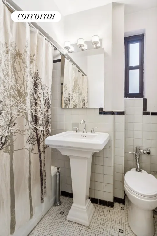 New York City Real Estate | View 349 East 49th Street, 6A | Full Bathroom | View 4