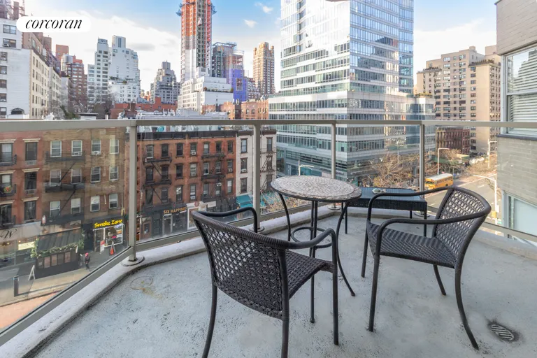 New York City Real Estate | View 300 East 74th Street, 6E | room 5 | View 6