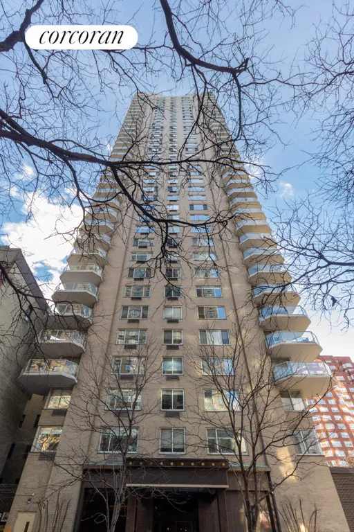 New York City Real Estate | View 300 East 74th Street, 6E | room 9 | View 10