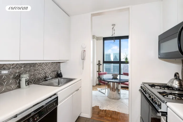 New York City Real Estate | View 100 United Nations Plaza, PH47B | room 2 | View 3