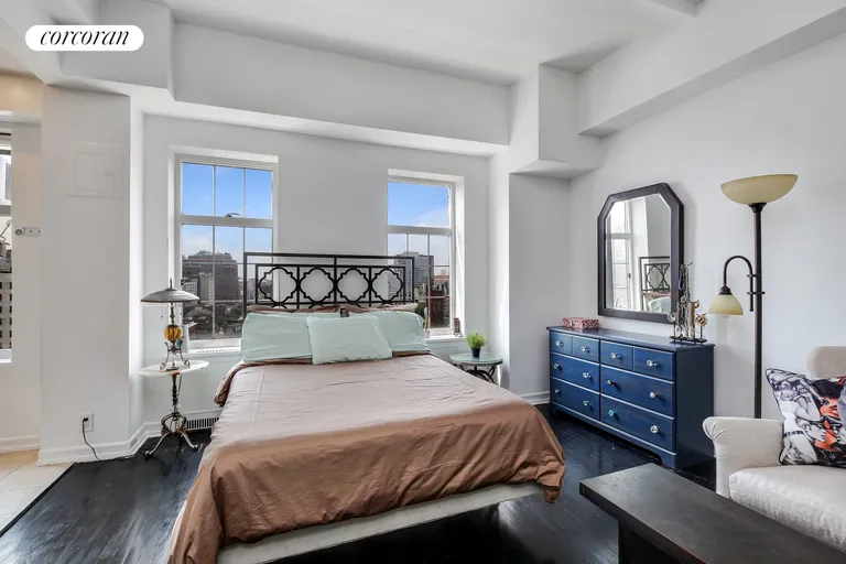 New York City Real Estate | View 405 West 23rd Street, 16G | room 3 | View 4