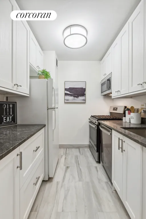 New York City Real Estate | View 407 Park Avenue South, 17F | Kitchen | View 4