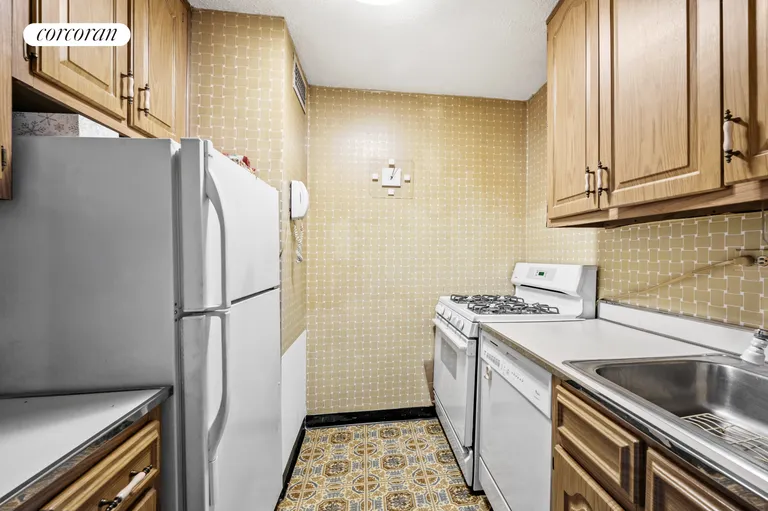 New York City Real Estate | View 201 East 17th Street, 17F | room 3 | View 4