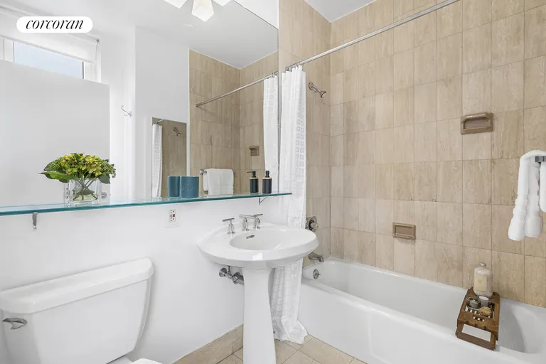 New York City Real Estate | View 45 West 67th Street, PH33B | Second Bathroom | View 10