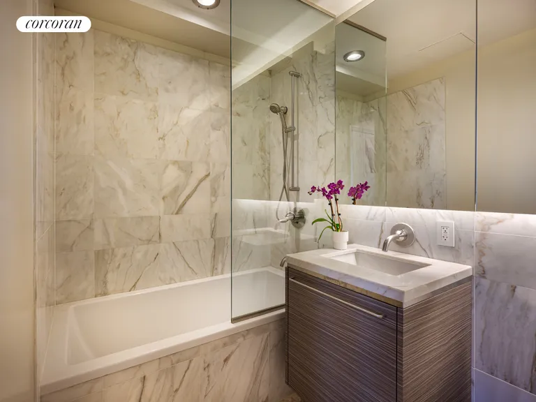 New York City Real Estate | View 200 Chambers Street, 24CDE | Full Bathroom | View 15