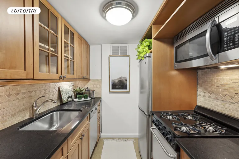 New York City Real Estate | View 101 West 12th Street, 14U | room 4 | View 5