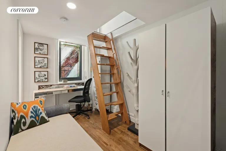 New York City Real Estate | View 43 Fifth Avenue, 1D | Bedroom | View 4