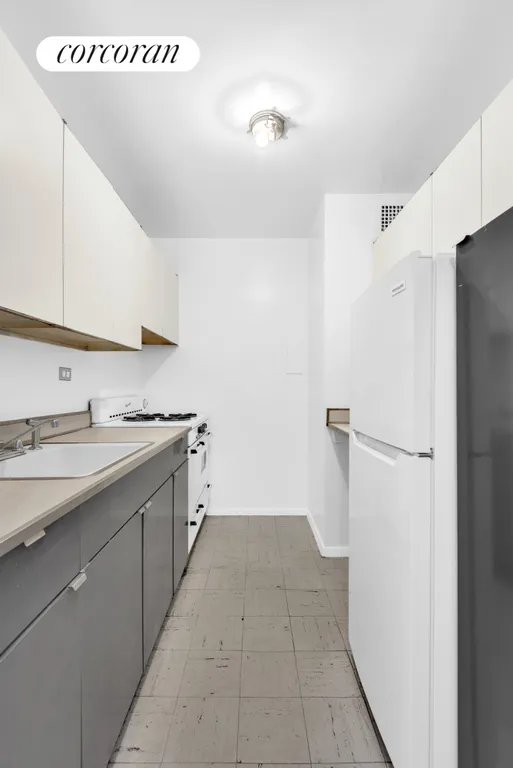 New York City Real Estate | View 140 West End Avenue, 9E | Kitchen | View 4