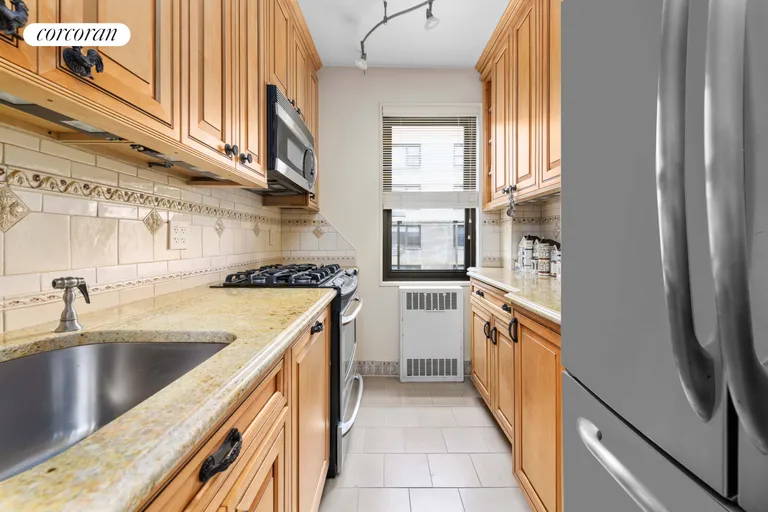 New York City Real Estate | View 425 East 79th Street, 10C | room 3 | View 4