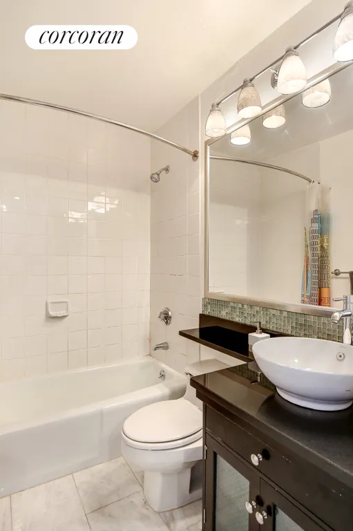 New York City Real Estate | View 270 West 17th Street, 10C | Full Bathroom | View 5