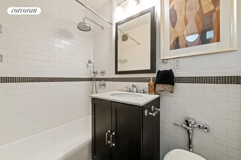 New York City Real Estate | View 14 Horatio Street, 2J | Full Bathroom | View 5