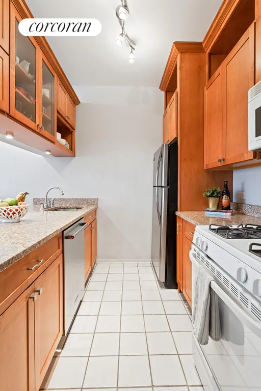 New York City Real Estate | View 350 Albany Street, 2K | Kitchen | View 4