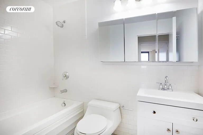 New York City Real Estate | View 630 First Avenue, 25S | Full Bathroom | View 8