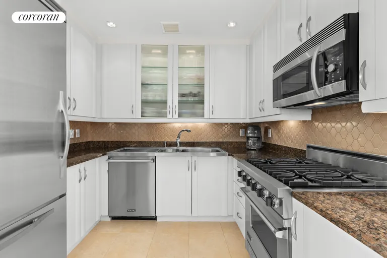 New York City Real Estate | View 181 East 90th Street, 3B | Kitchen | View 4
