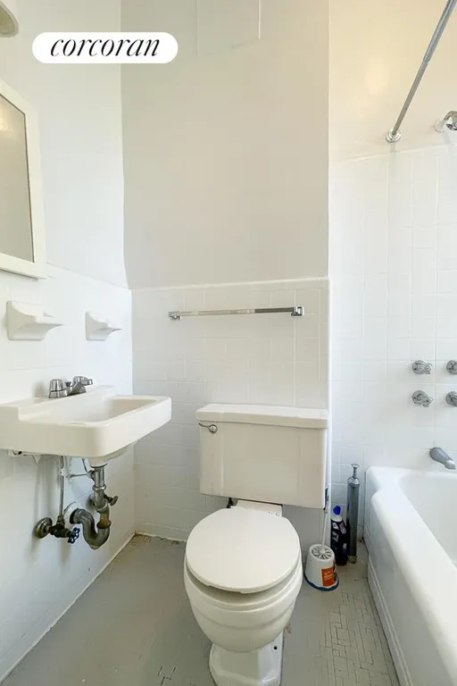 New York City Real Estate | View 2841 Broadway, 12K1 | Full Bathroom | View 4