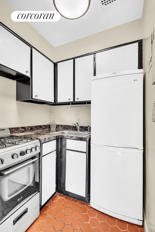 New York City Real Estate | View 327 West 55th Street, 3A | Kitchen | View 6