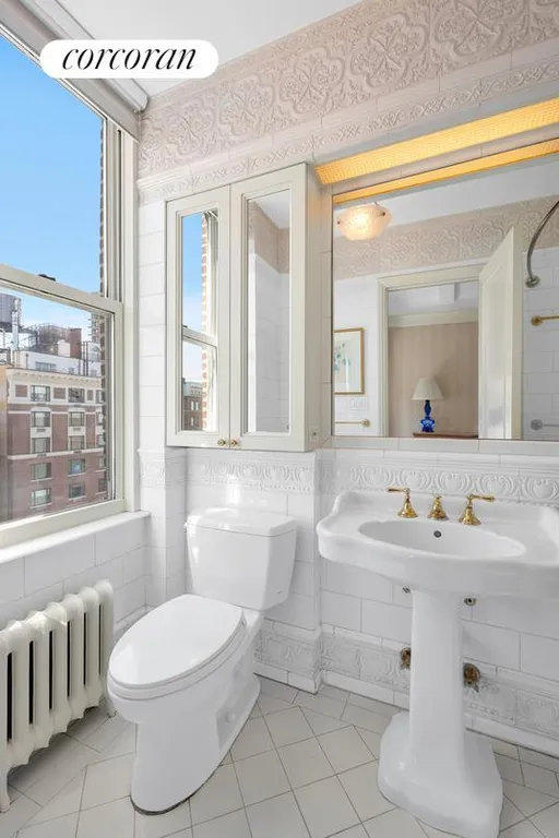 New York City Real Estate | View 1050 Park Avenue, 13B | Full Bathroom | View 9