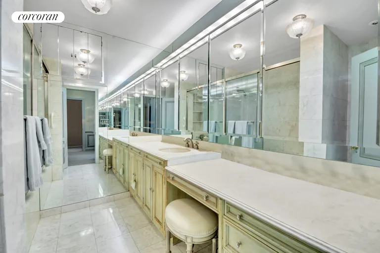 New York City Real Estate | View 700 Park Avenue, 8B | Primary Bathroom | View 9