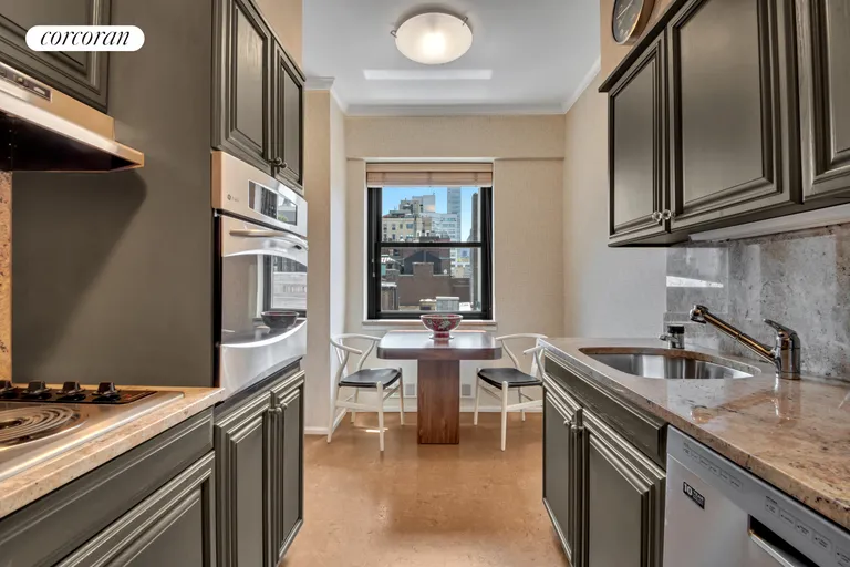 New York City Real Estate | View 700 Park Avenue, 8B | Eat-in Kitchen | View 13