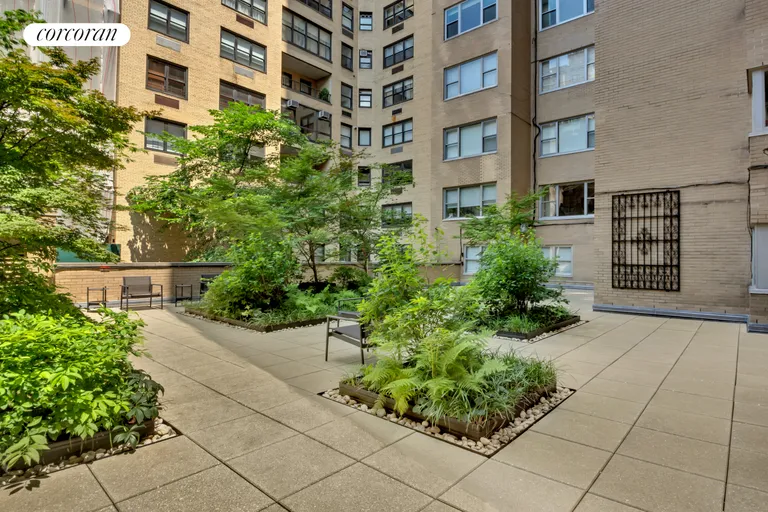 New York City Real Estate | View 700 Park Avenue, 8B | Building Common Area | View 21