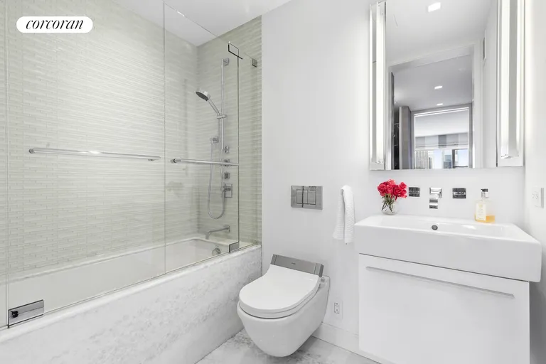 New York City Real Estate | View 785 Fifth Avenue, 9B | Primary Bathroom | View 12