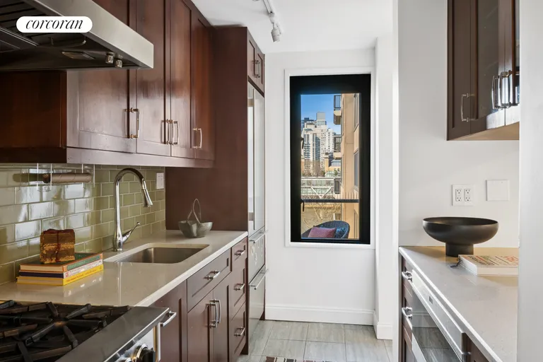 New York City Real Estate | View 531 Main Street, 706 | Kitchen | View 7