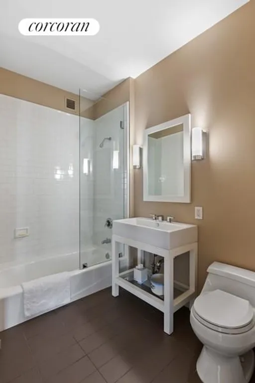 New York City Real Estate | View 252 Seventh Avenue, 15A | Full Bathroom | View 6