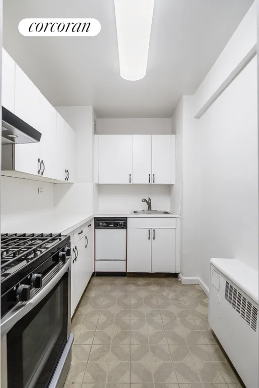 New York City Real Estate | View 301 East 48th Street, 3H | room 2 | View 3