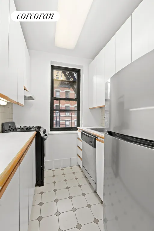 New York City Real Estate | View 222 East 35th Street, 3J | room 3 | View 4