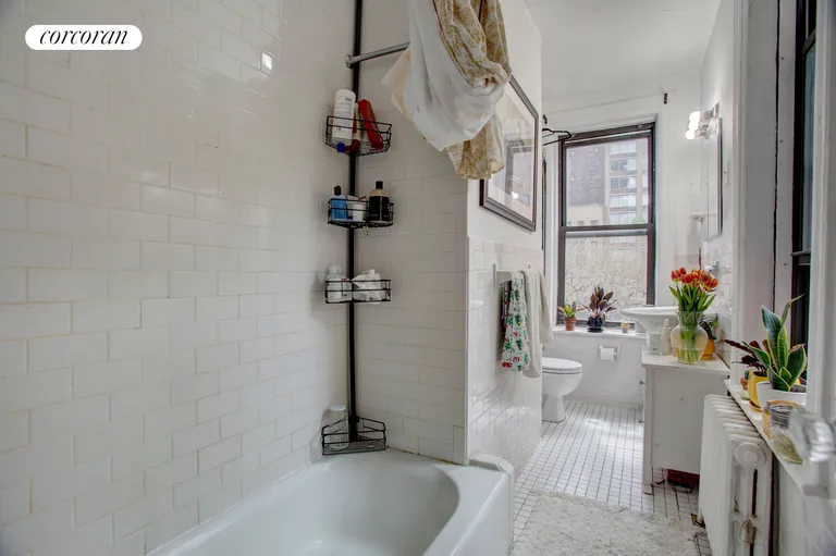 New York City Real Estate | View 410 East 59th Street, 3B | Full Bathroom | View 5
