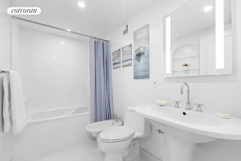 New York City Real Estate | View 1050 Fifth Avenue, 15C | Primary Bathroom | View 11