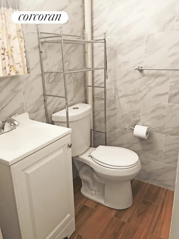 New York City Real Estate | View 208 East 32nd Street, 3A | Full Bathroom | View 4