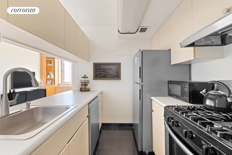 New York City Real Estate | View 250 South End Avenue, 12G | room 4 | View 5