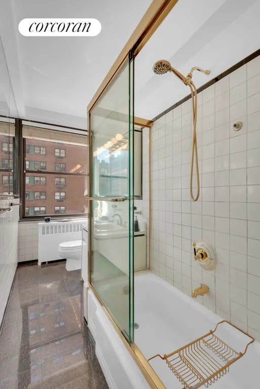 New York City Real Estate | View 1040 Park Avenue, 5D | room 8 | View 9