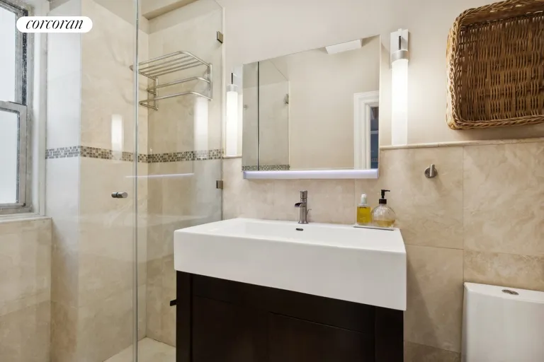 New York City Real Estate | View 170 West 74th Street, 802 | Full Bathroom | View 4